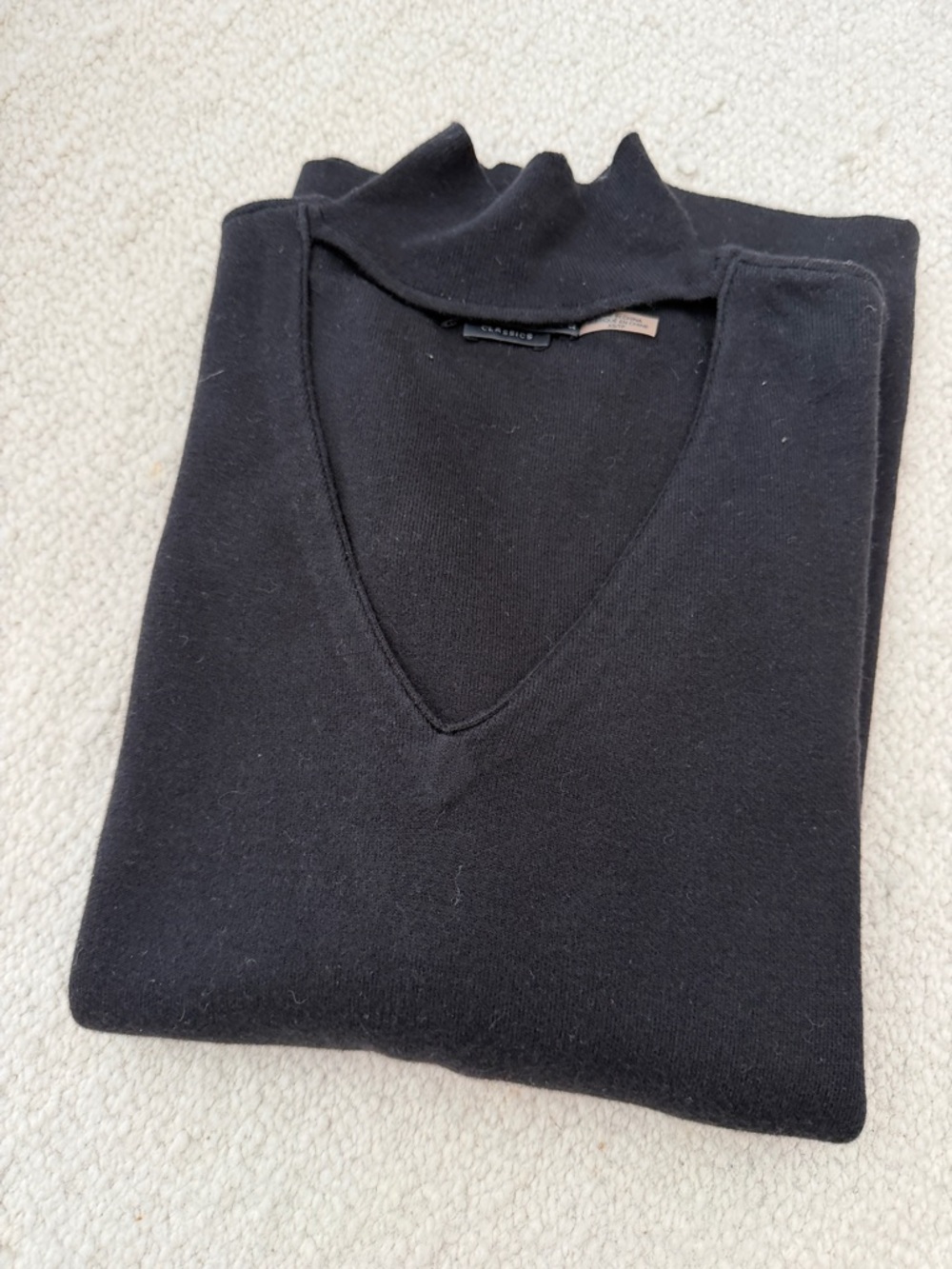 Alice + Olivia Black V-Neck Sweater